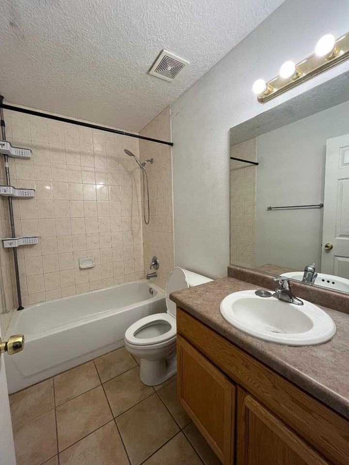 1009 Walnut Dr Unit C - Photo 3 of 10