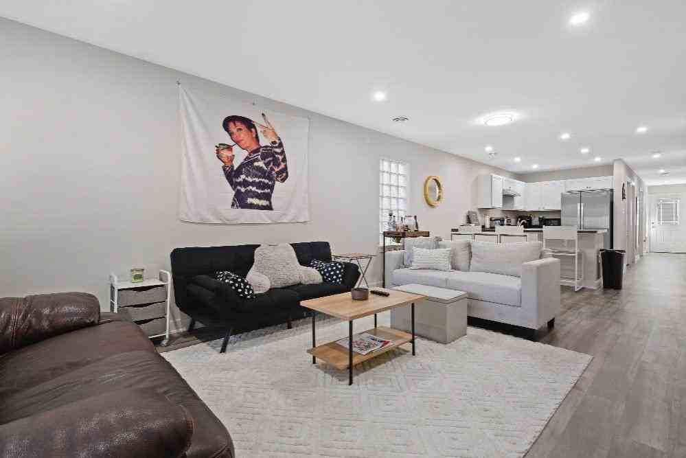 1709 W State St - Photo 4 of 15