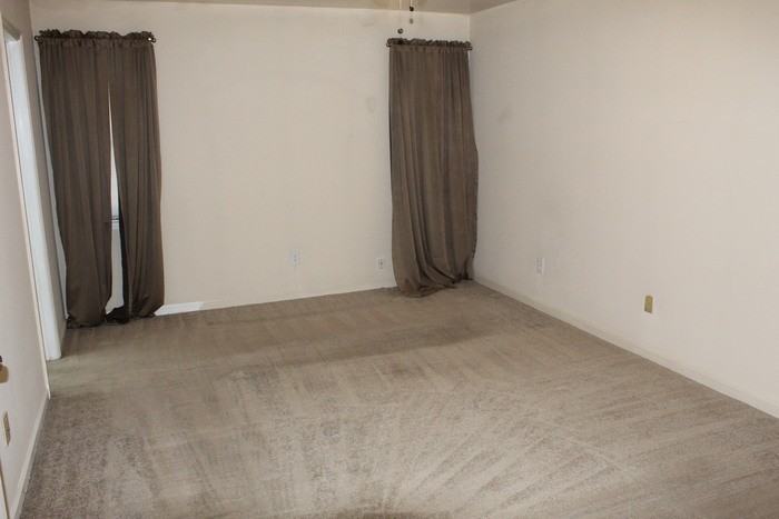 1015 Country Place Dr - Photo 3 of 12