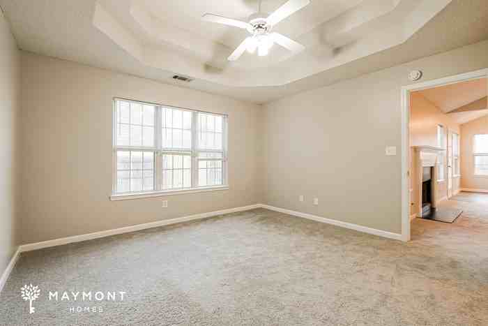 1045 Meadow Glen Cir - Photo 7 of 14