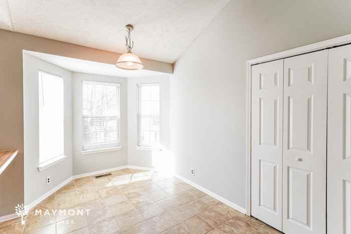 737 Stone Hedge Dr - Photo 6 of 15