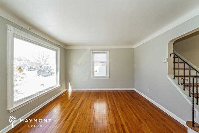 1557 Woodrow Ave - Photo 6 of 17