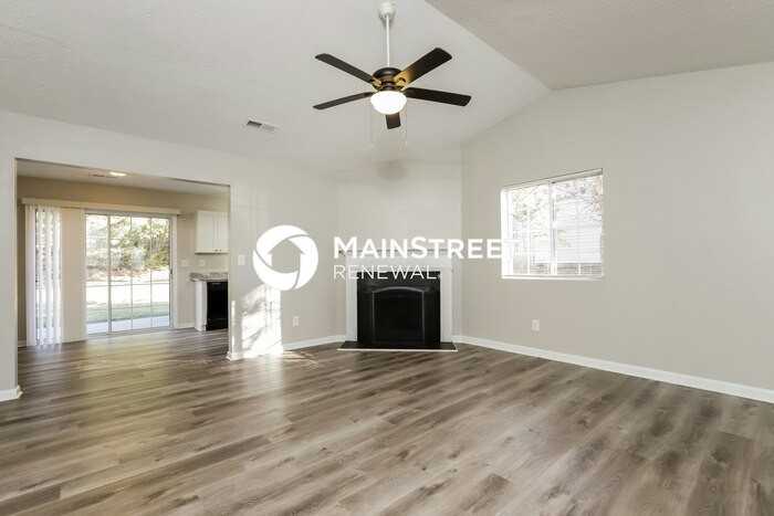 2473 Stratford Crossing Dr - Photo 3 of 16