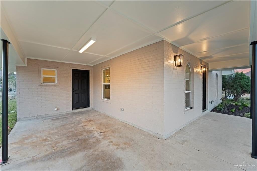 811 S 19th Ave - Photo 3 of 17