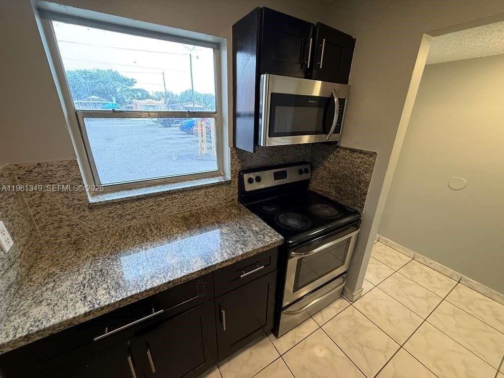 2721 Nw 23rd Ct #4 - Photo 3 of 13