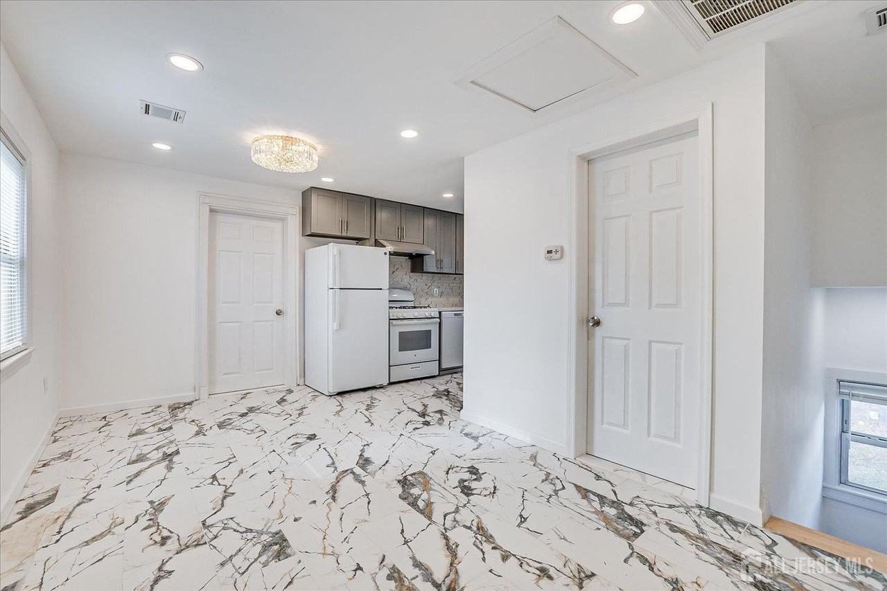 385 Pierson Ave #2 - Photo 5 of 18