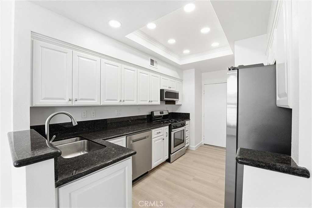 2 Carlsbad Ln - Photo 5 of 32