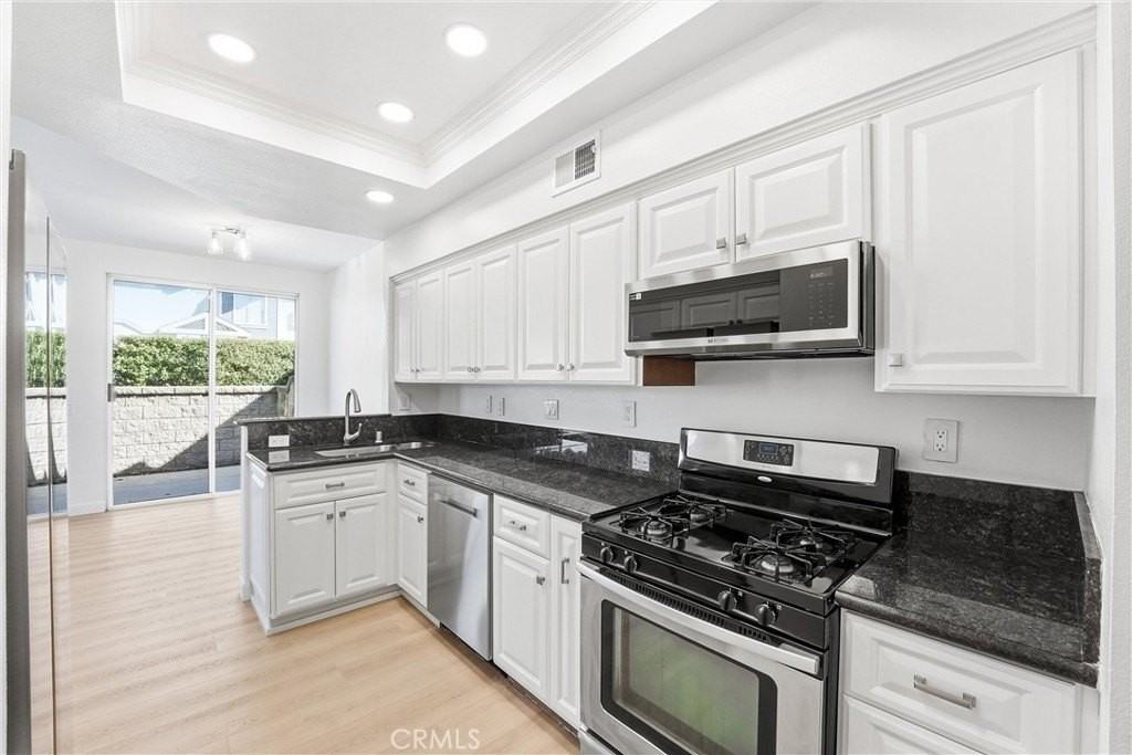 2 Carlsbad Ln - Photo 6 of 32