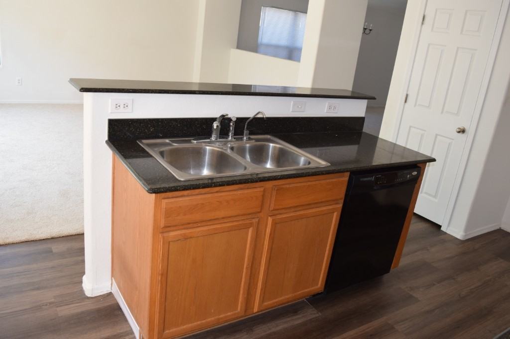 18409 W Dawn Dr - Photo 3 of 7