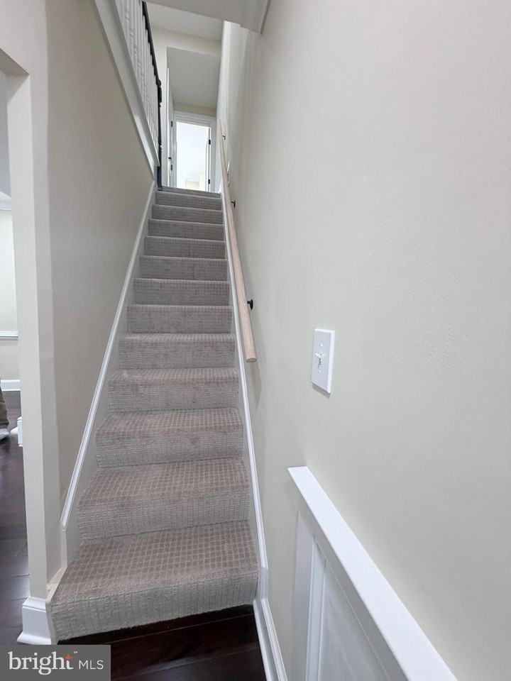 216 S Henry St - Photo 2 of 31