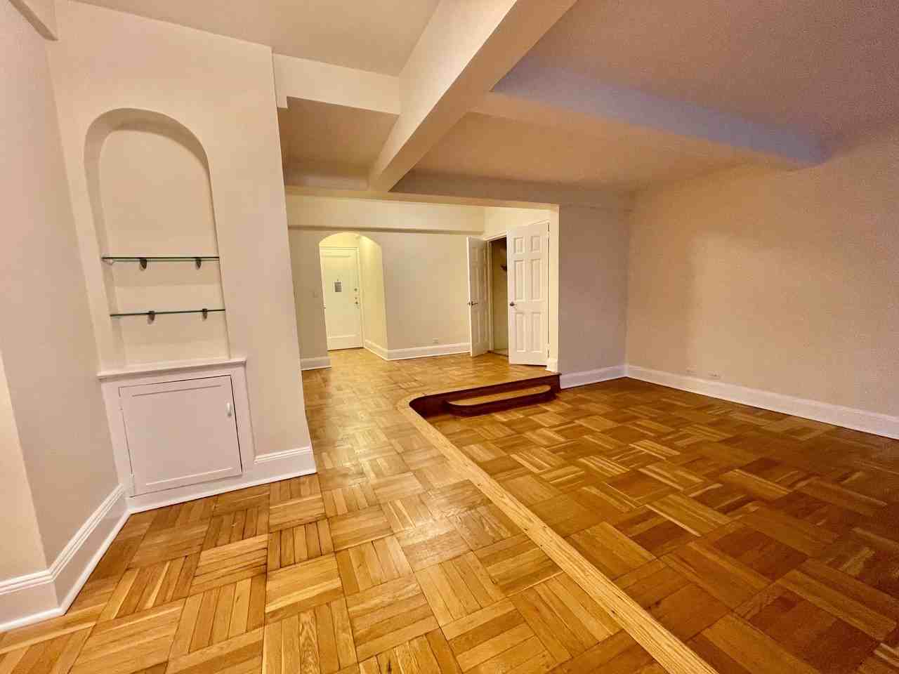 E 56th St #4A - Photo 4 of 12