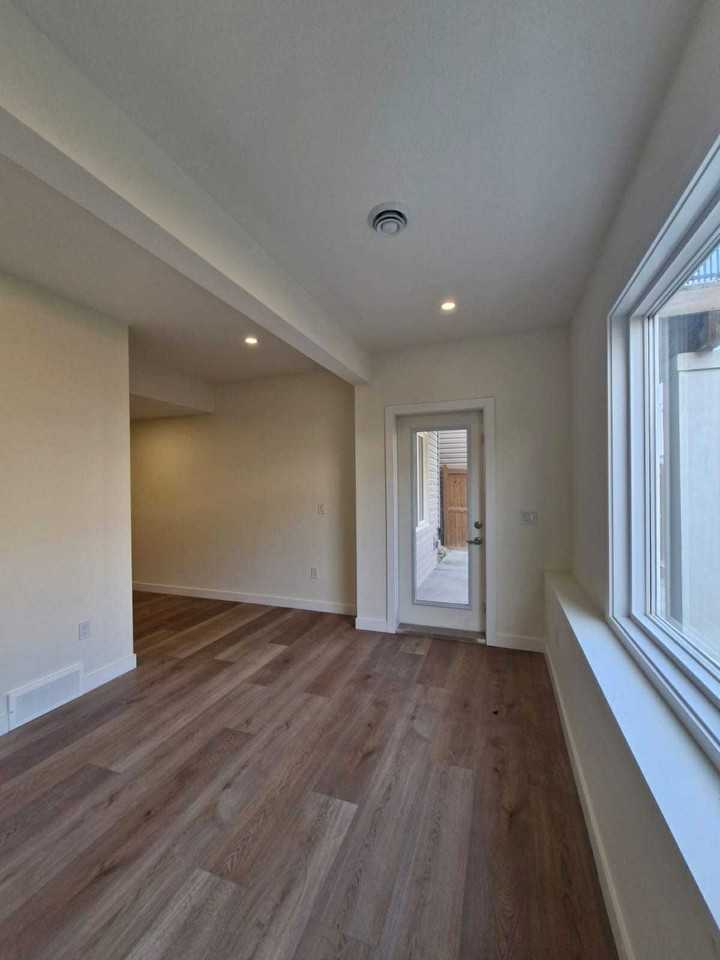 30 Nolanhurst Rise Northwest - Photo 2 of 11