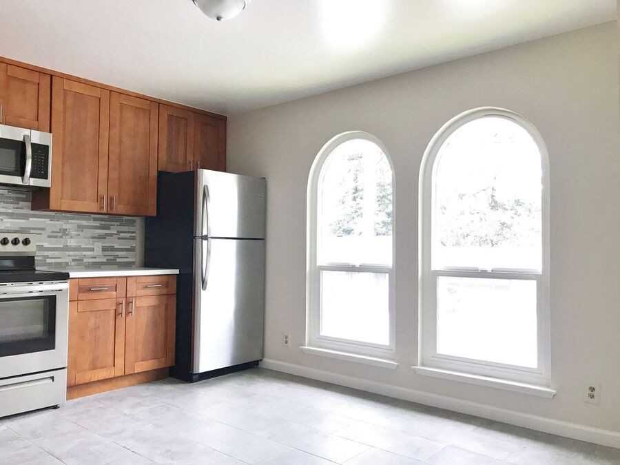 1225 Clinton St - Photo 3 of 16