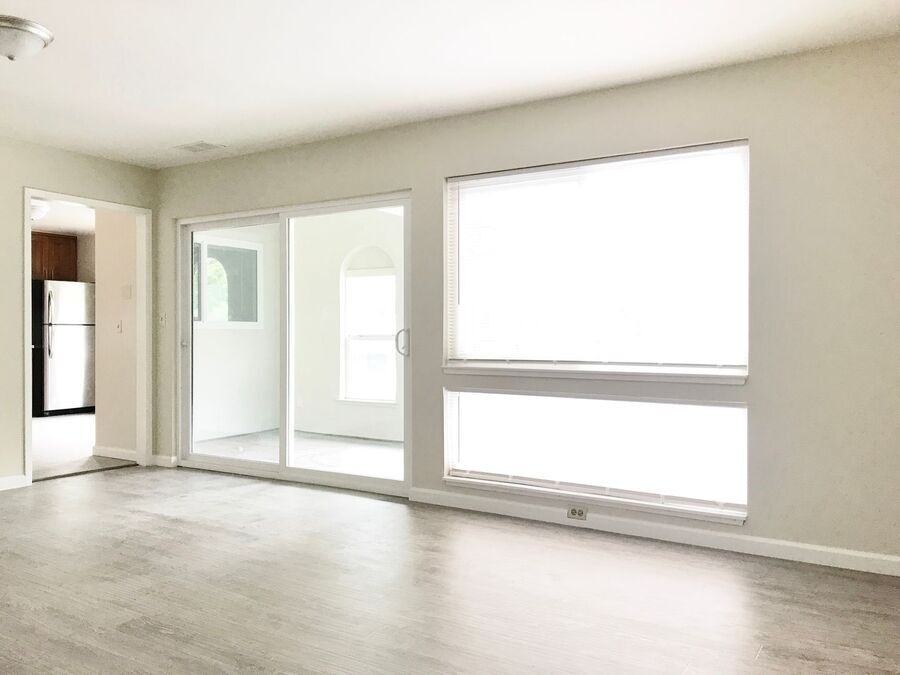 1225 Clinton St - Photo 5 of 16