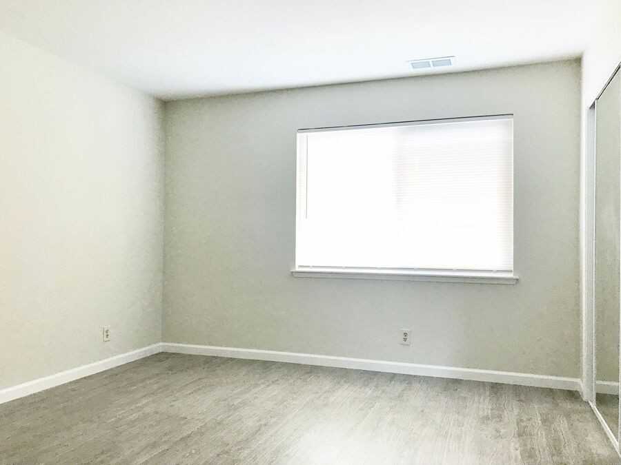 1225 Clinton St - Photo 6 of 16