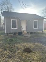 featured image of 320 W College St #B