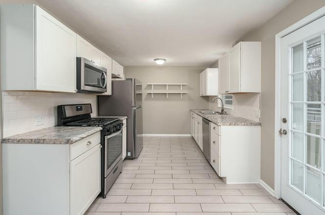 2113 Paddington Rd - Photo 2 of 17