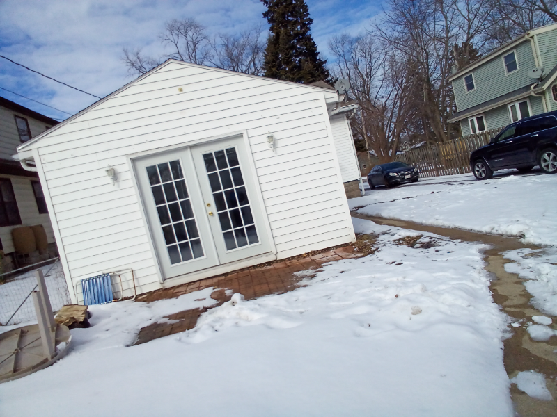 713 15th Pl - Photo 2 of 20