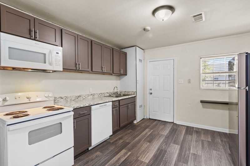 1208 N D St #A - Photo 6 of 20