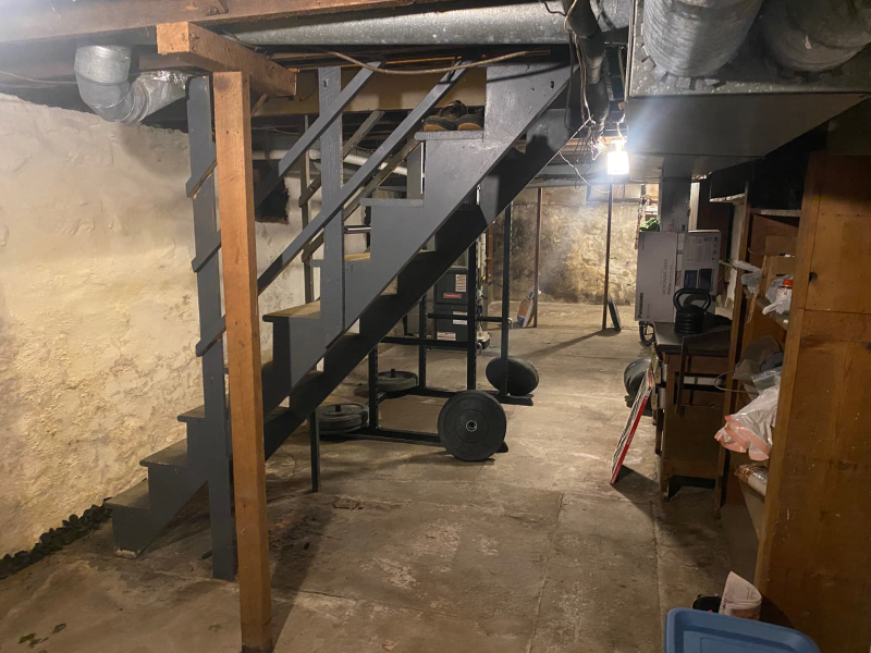 136 N Locust St - Photo 4 of 9