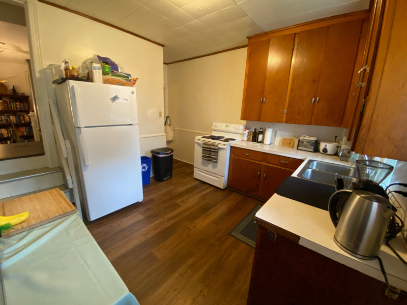 136 N Locust St - Photo 6 of 9