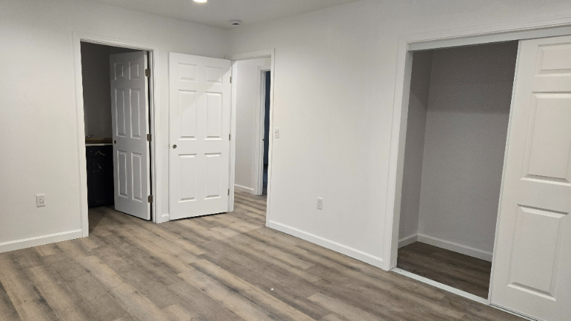 725 31st St #B - Photo 5 of 7