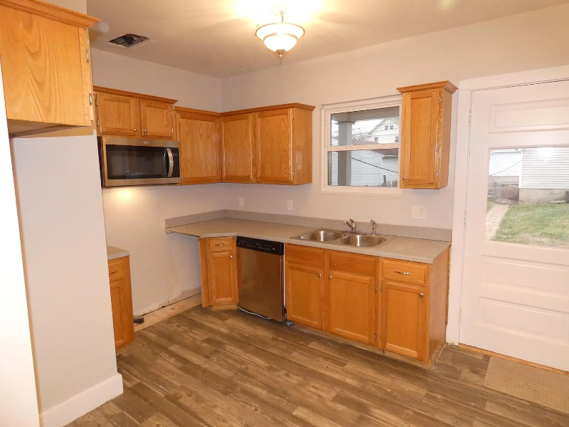 616 Saint Nicholas Ave - Photo 7 of 20