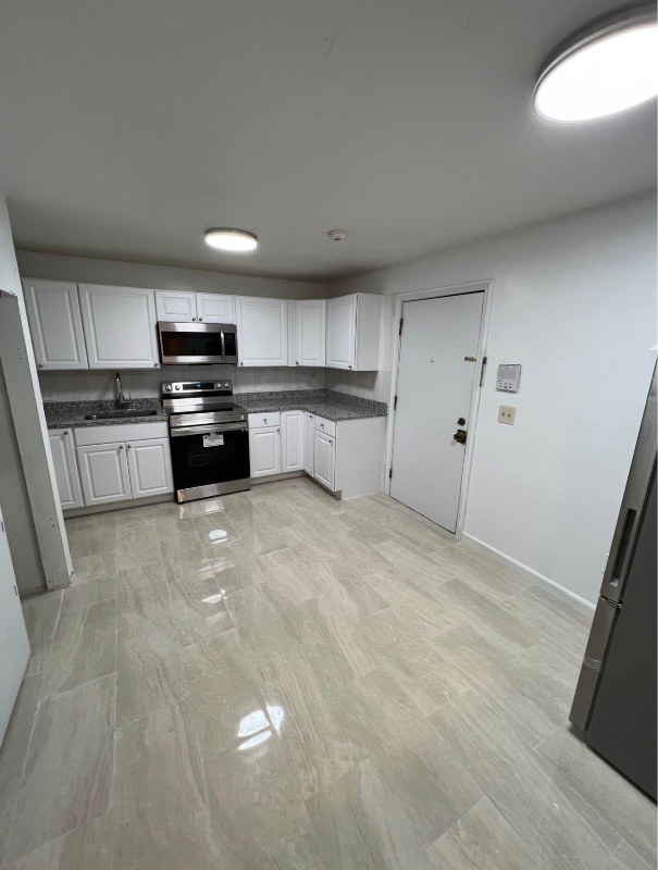 4 Park Avenue Pl #14 - Photo 2 of 13