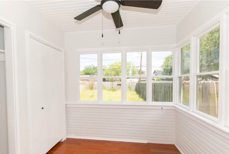 1214 Logan Ave - Photo 4 of 13