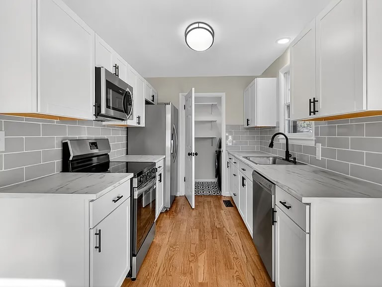 2718 Mckeige Dr - Photo 5 of 17