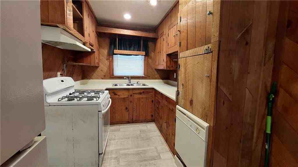 6011 Blackhawk Ct Se - Photo 3 of 15