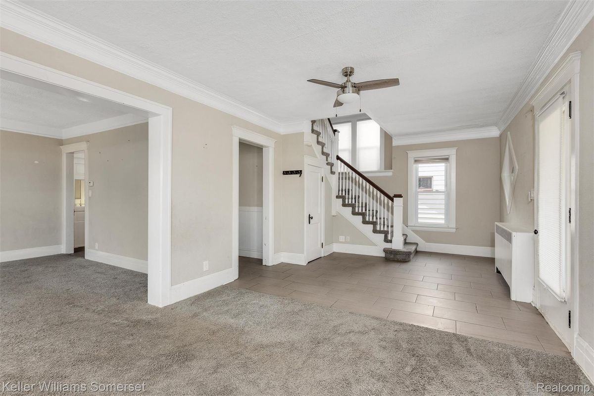 22816 Ridgeway St - Photo 3 of 24