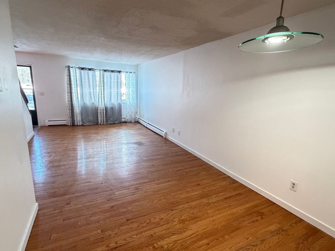 148 High Path Rd - Photo 2 of 12