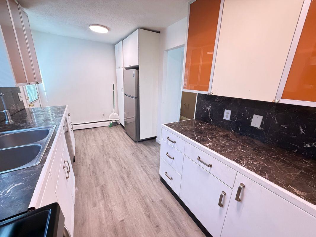 148 High Path Rd - Photo 4 of 12