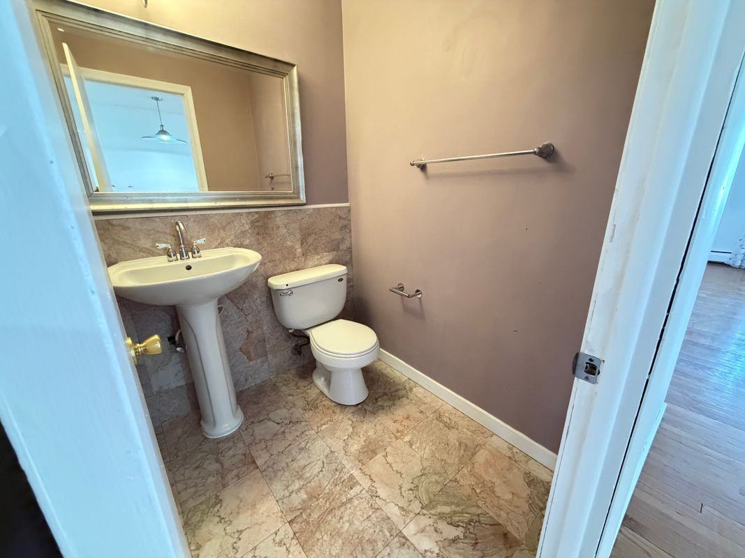 148 High Path Rd - Photo 7 of 12