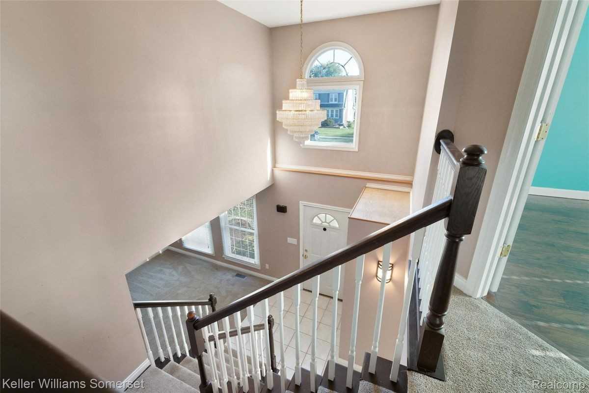 27823 Roy St - Photo 7 of 38