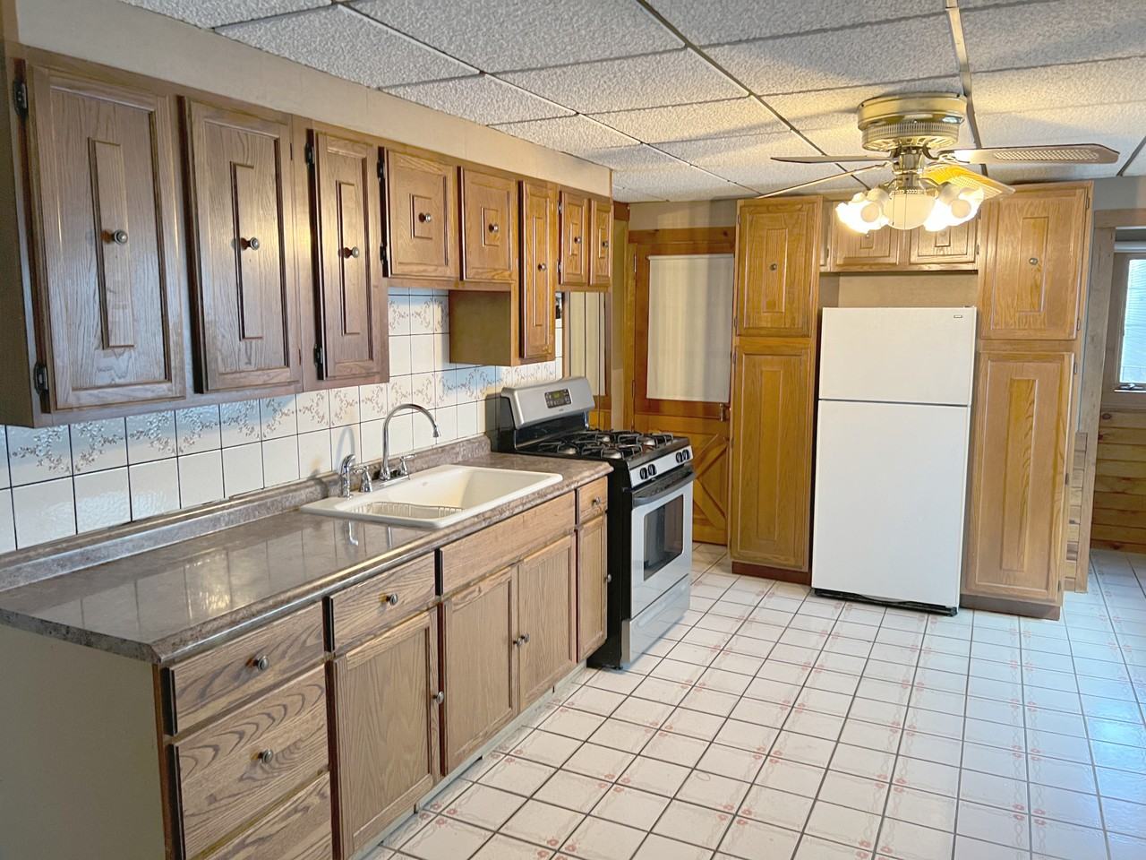 27 Lexington St #2 - Photo 5 of 11