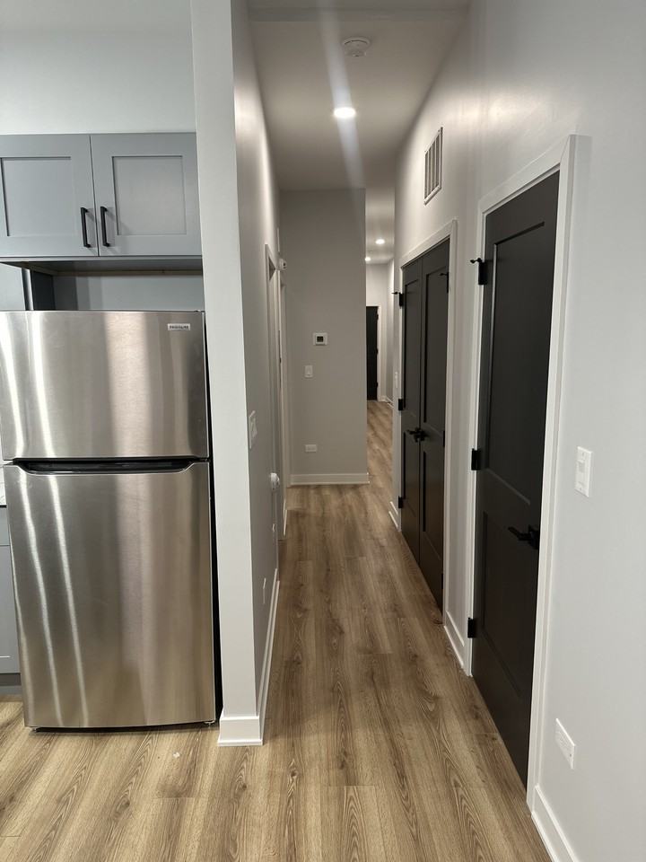 6552 S Champlain Ave #FL1 - Photo 5 of 10