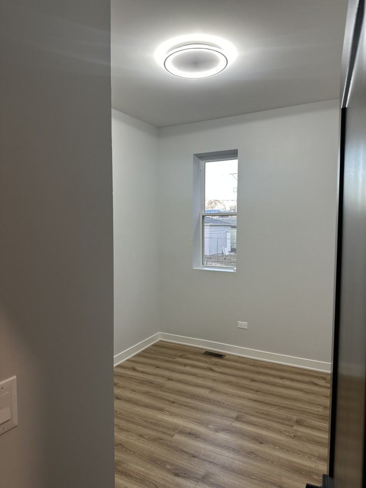 6552 S Champlain Ave #FL1 - Photo 7 of 10