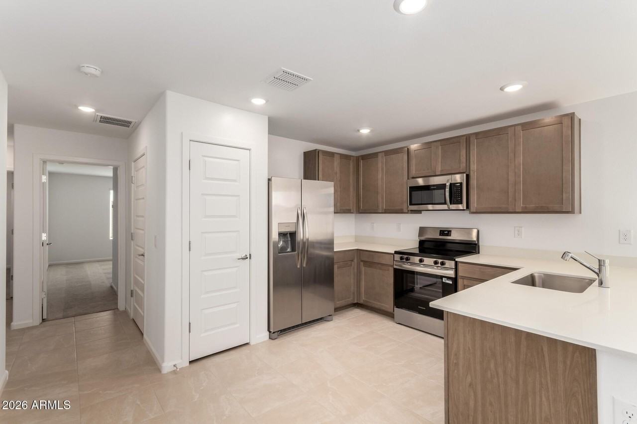 17589 N Del Mar Ave - Photo 3 of 24