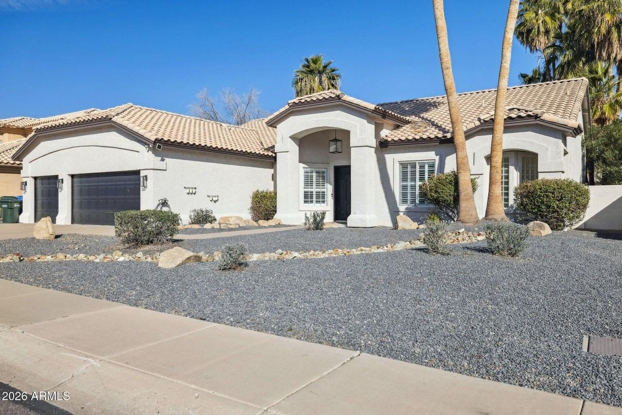 2732 E Hillery Dr - Photo 2 of 24