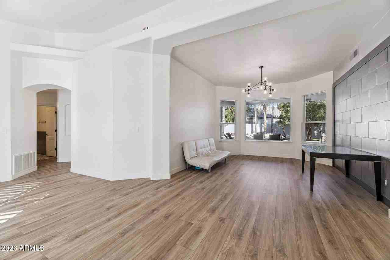 2732 E Hillery Dr - Photo 3 of 24