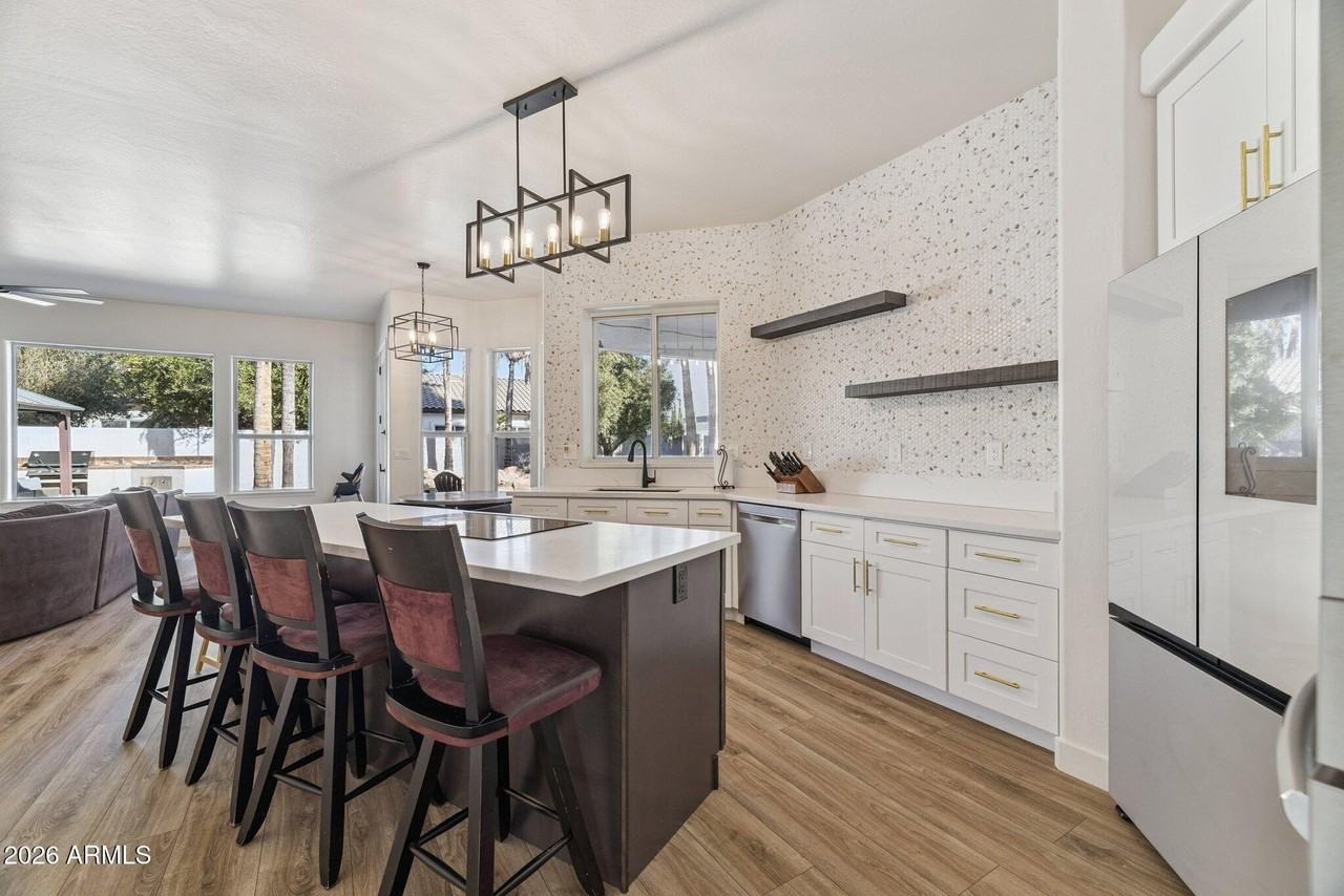 2732 E Hillery Dr - Photo 5 of 24