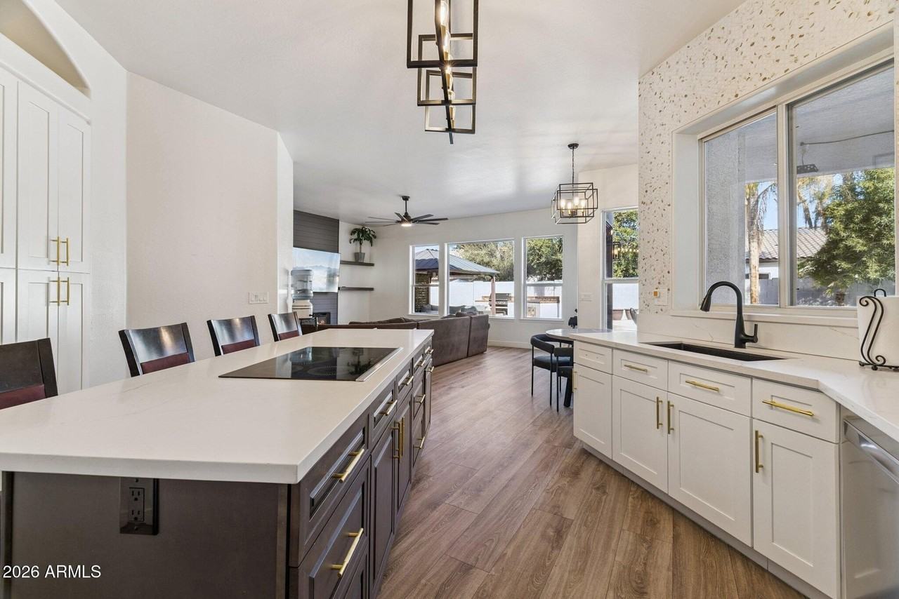 2732 E Hillery Dr - Photo 6 of 24