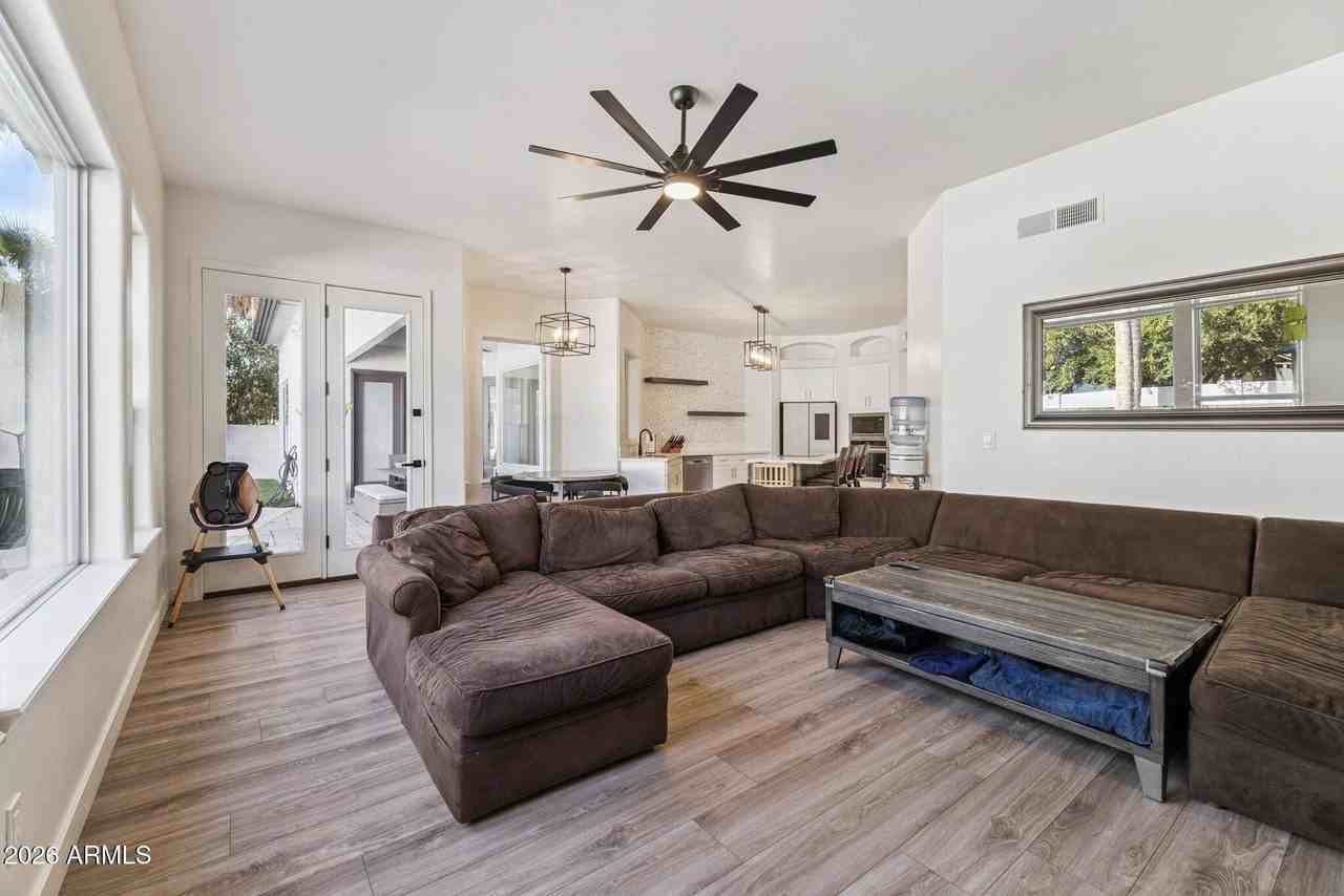 2732 E Hillery Dr - Photo 7 of 24