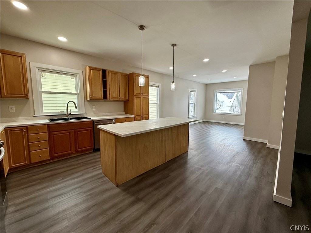 125 Thomas St - Photo 2 of 14