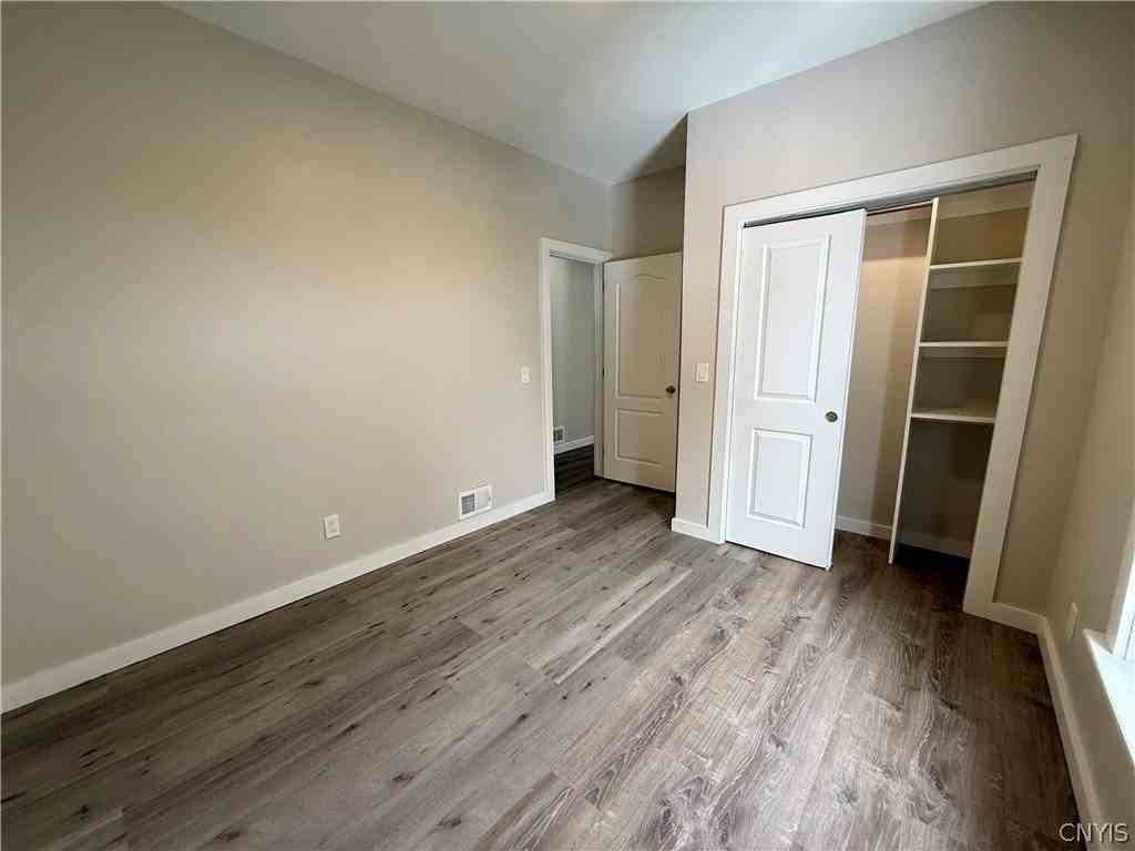 125 Thomas St - Photo 6 of 14