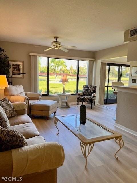 5905 Trailwinds Dr Apt 816 #816 - Photo 2 of 38