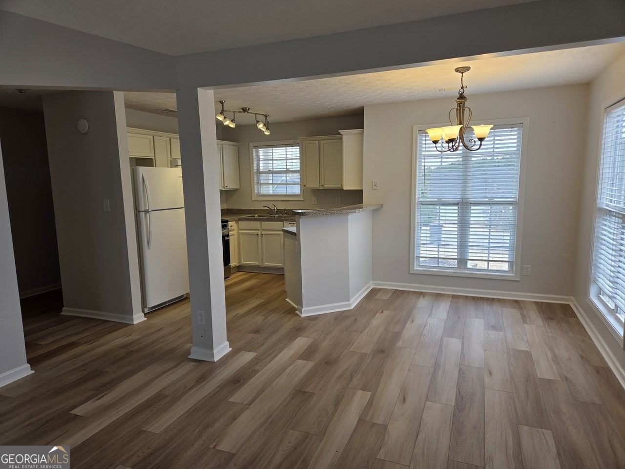 14 Huntington Dr - Photo 2 of 21