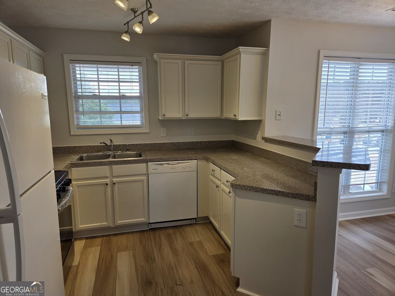 14 Huntington Dr - Photo 4 of 21